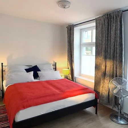 Family & Friends In Apartament *