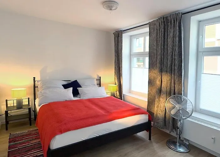 Family&friends In Apartment *